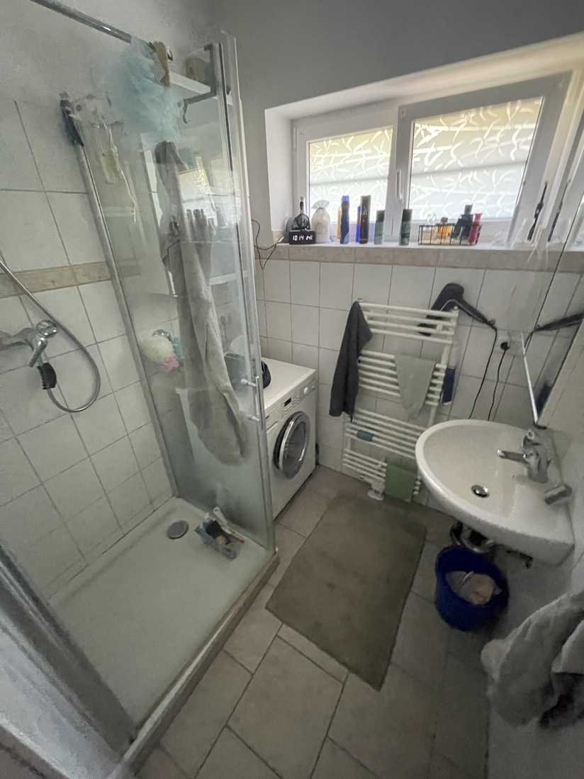 1 OG Bad Mehrfamilienhaus K�ln / Merheim