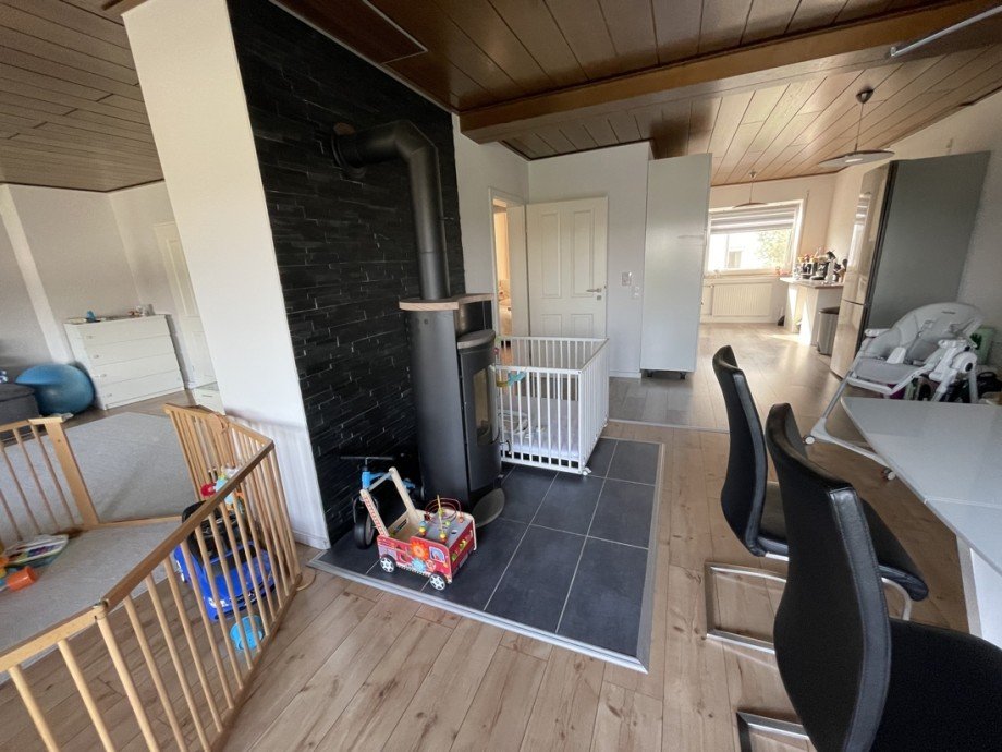 Kaminofen im gro�z�gigen Wohn-/Esszimmer - OG Mehrfamilienhaus Neustadt (Wied)