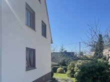 Zufahrt zum Grundst�ck Haus verkaufen Rengsdorf! Viel Platz f�r Jung + Alt! Wohnen in H�henlage vor den Toren der Stadt!