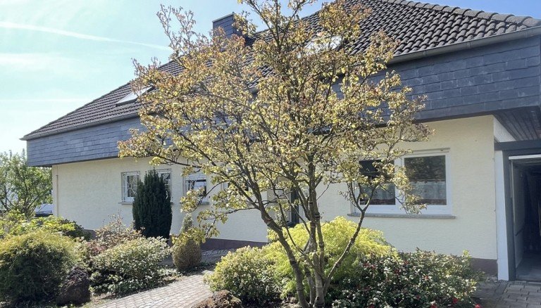  Puderbach - Neuwied Einfamilienhaus Haus verkaufen Puderbach! Gro�z�gier Bungalow mit loft�hnlichem Studio in ruhiger Wohnlage!