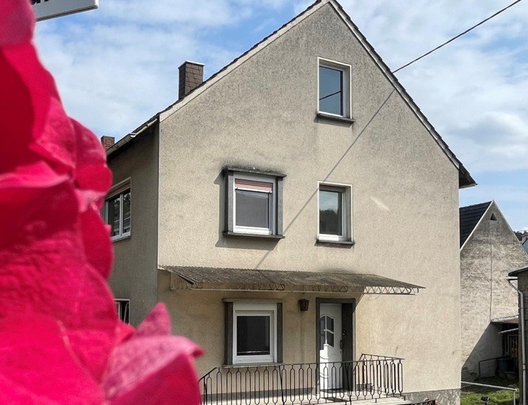  Neuwied / Segendorf Einfamilienhaus Haus verkaufen Neuwied! 2-Familienhaus mit kompaktem Grundst�ck! F�r Kapitalanleger oder Eigennutzer