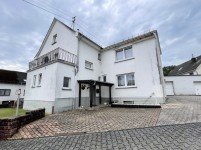 Hauptbild Ideal f�r Handwerker: Familienhaus + Nebengeb�ude mit Doppelgarage + Carport!