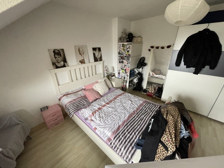 Schlafzimmer - DG links Mehrfamilienhaus K�ln / Niehl