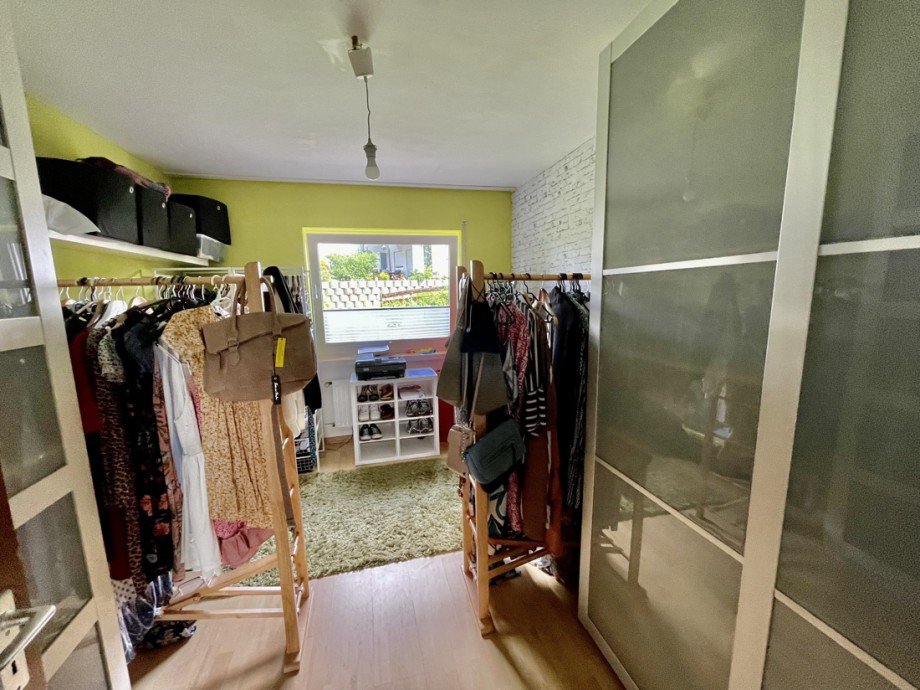 Schlafzimmer - derzeit Ankleide - EG Mehrfamilienhaus Neustadt (Wied)