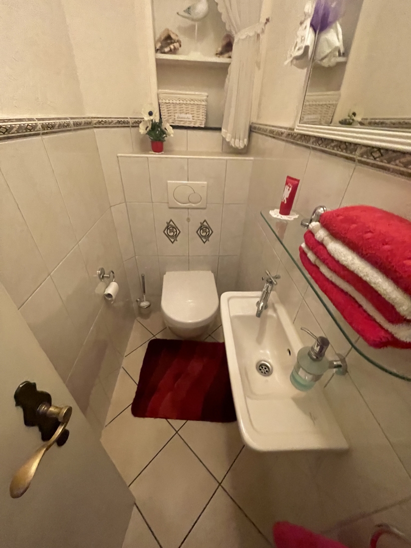 EG: WC separat Mehrfamilienhaus K�ln / Merheim