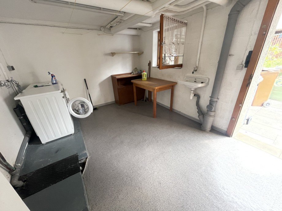 Waschk�che mit Zugang in den Innenhof Einfamilienhaus Neuwied / Segendorf