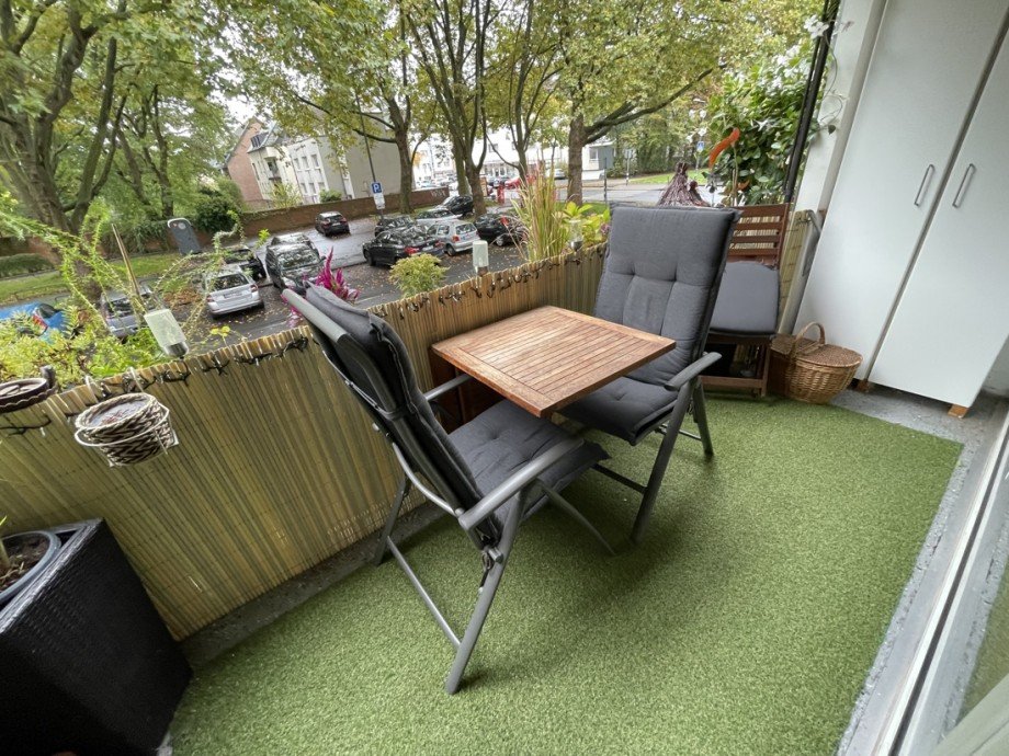 Balkon - 1. OG links Mehrfamilienhaus K�ln / Niehl