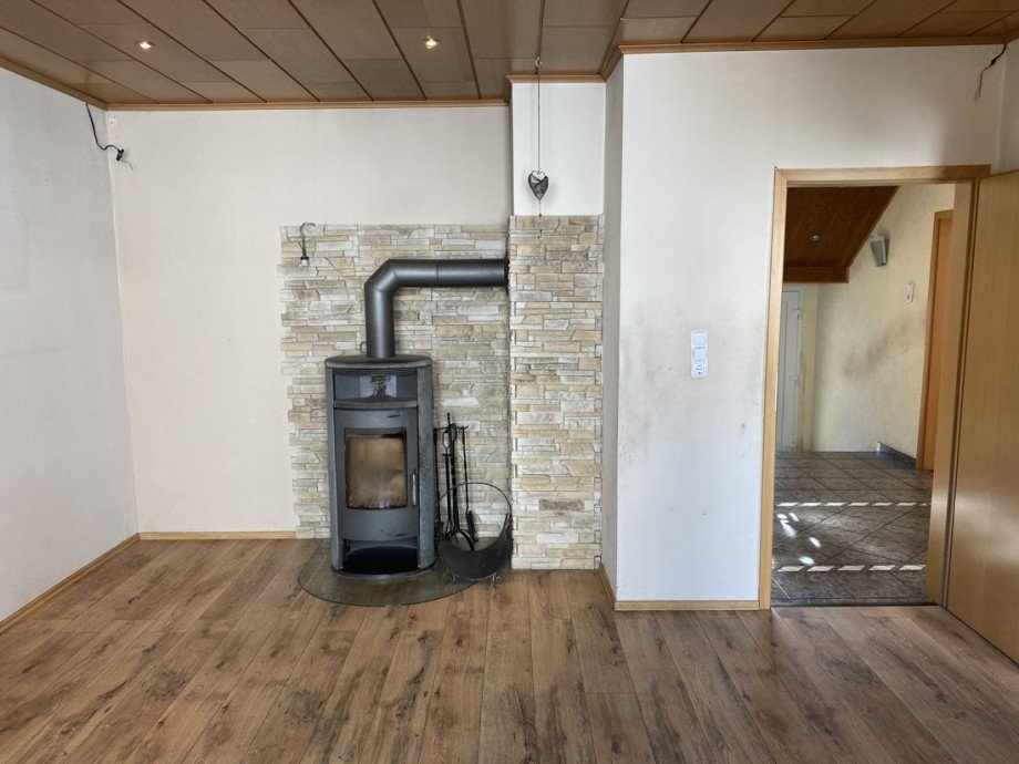 Kaminofen im Wohnraum Einfamilienhaus Gro�maischeid