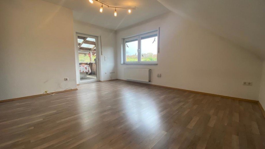 Obergeschoss Raum mit Balkon Etagenwohnung Krunkel