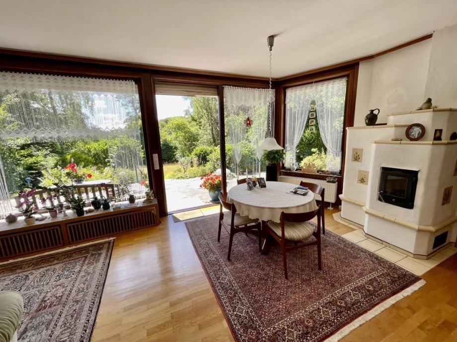 Kachelofen im Wohnraum Einfamilienhaus Horhausen (Westerwald)