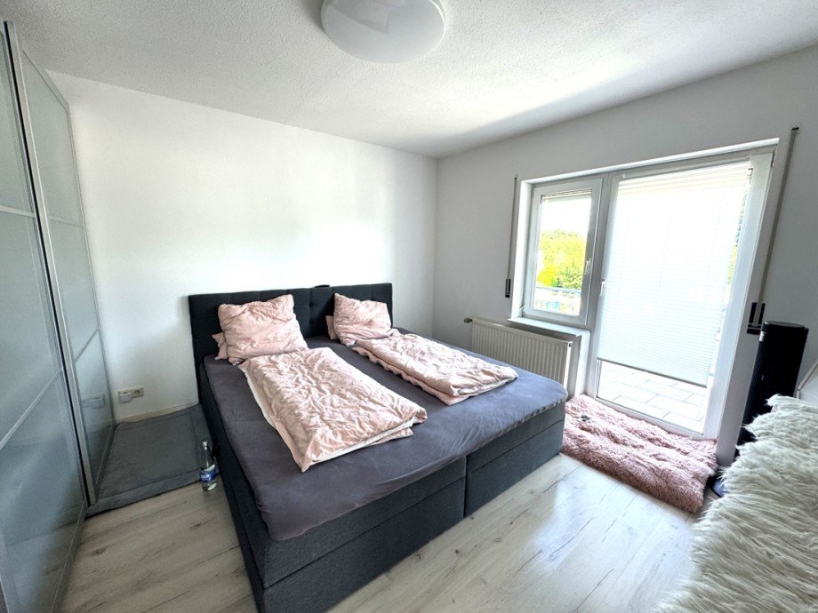 Schlafzimmer mit Balkon Etagenwohnung Neuwied / Heimbach-Weis