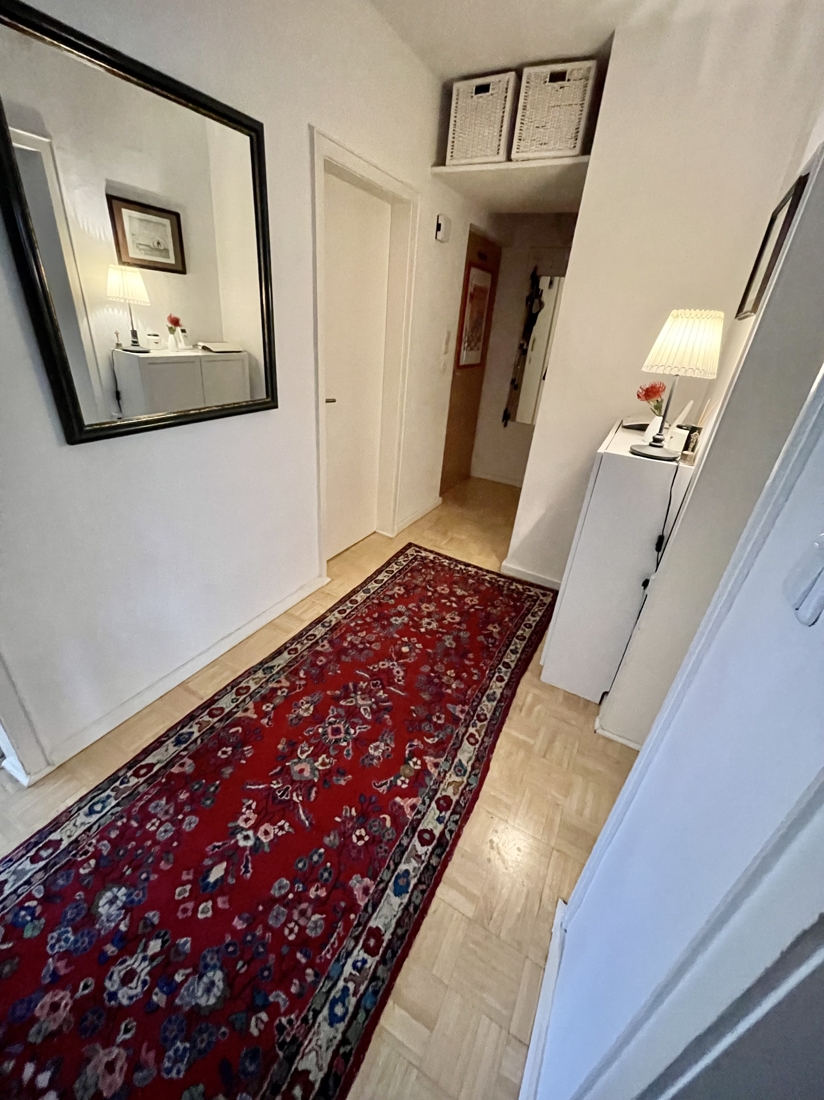Flur - 1. OG links Mehrfamilienhaus K�ln / Niehl