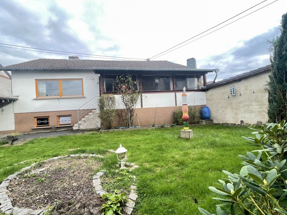 R�ckansicht Einfamilienhaus Gro�maischeid