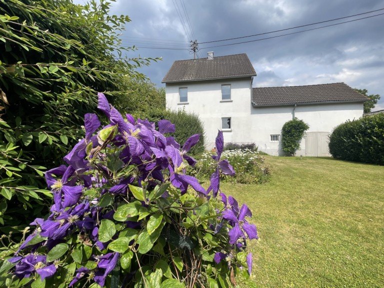 Blick vom Garten Oberraden / Niederraden - Neuwied Einfamilienhaus Haus verkaufen Oberraden! Gem�tliches Wohnen f�r 2 + Nebengeb�ude!