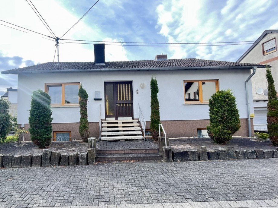 Frontansicht Einfamilienhaus Gro�maischeid