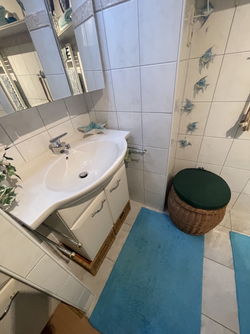 EG: Bad Mehrfamilienhaus K�ln / Merheim