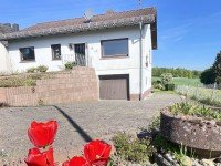 Bild (7047e4e3fcde51b438edb0439a4b6fac): Haus verkaufen Epert! Charmant & l�ndlich: Kompakter Bungalow in Ortsrandlage + Blick!