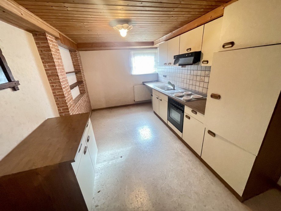 Raum mit K�chenanschl�ssen im UG Einfamilienhaus Gro�maischeid