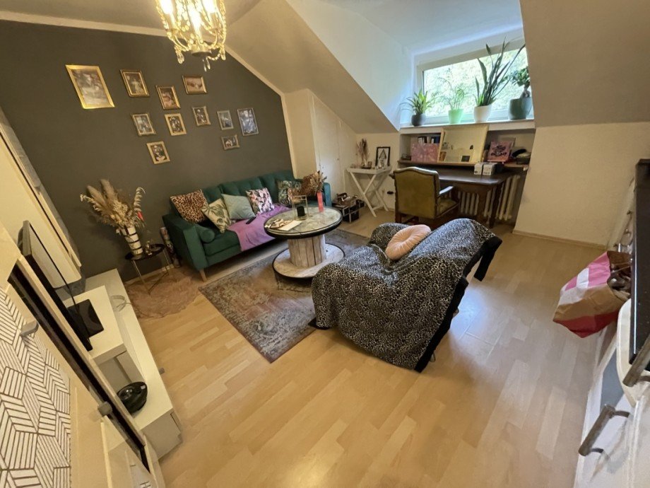 DG links: Wohnraum Mehrfamilienhaus K�ln / Niehl
