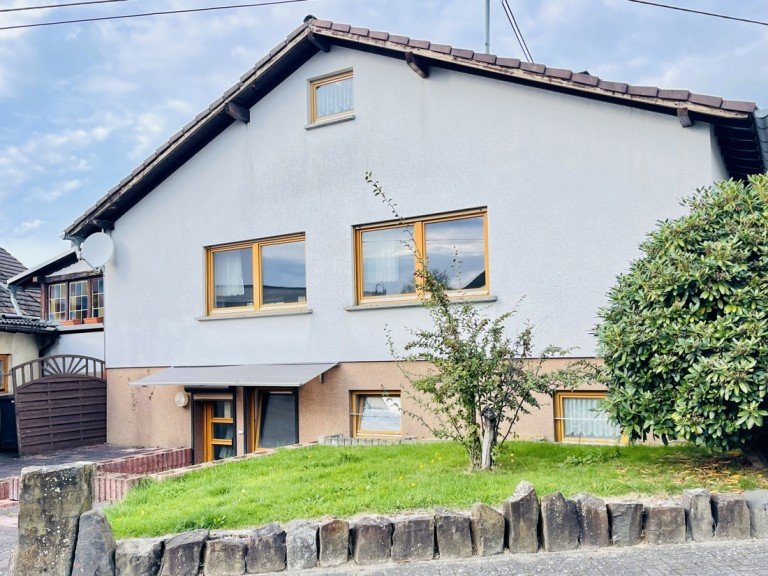 Seitenansicht Gro�maischeid - Neuwied Einfamilienhaus Haus verkaufen Gro�maischeid! *Wohnen auf einer Ebene mit viel Platz f�r Ihre Hobbies*