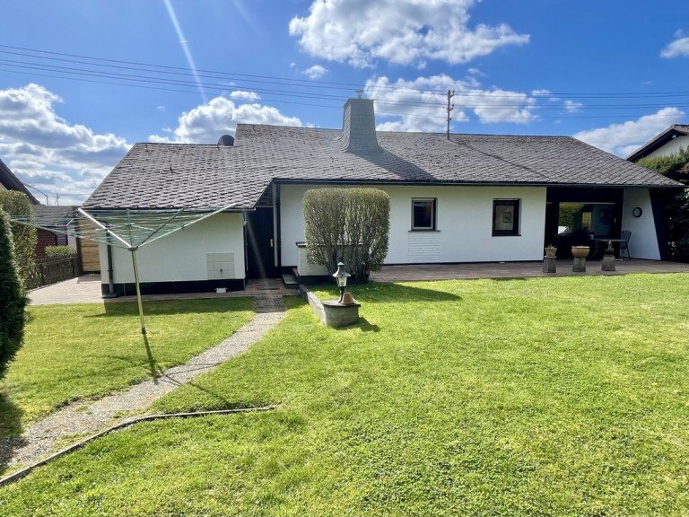 Ansicht vom Garten Oberlahr - Neuwied Einfamilienhaus Haus verkaufen Oberlahr! Wohnen auf einer Ebene* Charmanter Bungalow