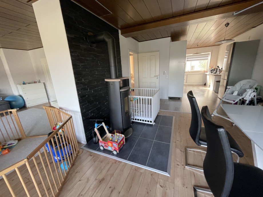 Kaminofen im gro�z�gigen Wohn-/Esszimmer - OG Mehrfamilienhaus Neustadt (Wied)