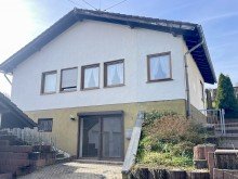 Blick von der Einfahrt VERKAUFT! Haus verkaufen Niedersteinebach. Wohnen am Ortsrand!