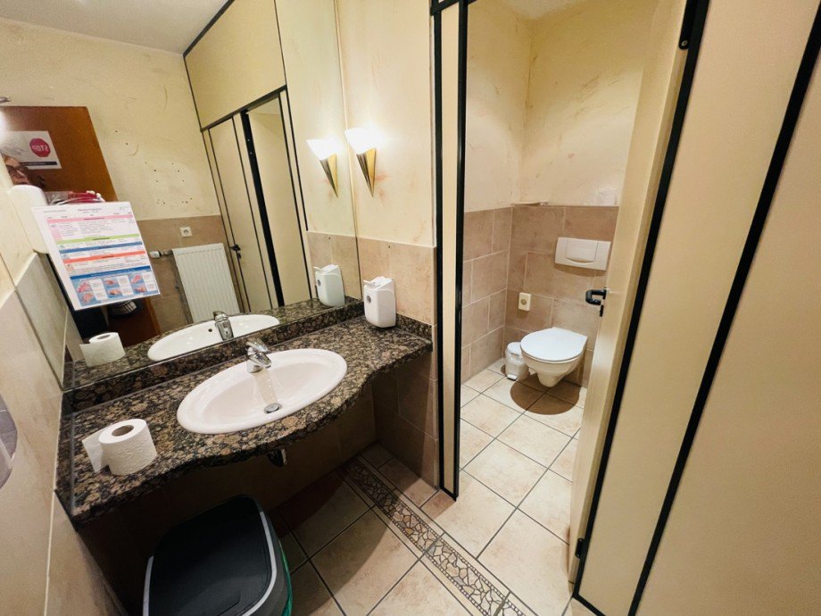 WC Damen EG Haus Hausen (Wied)
