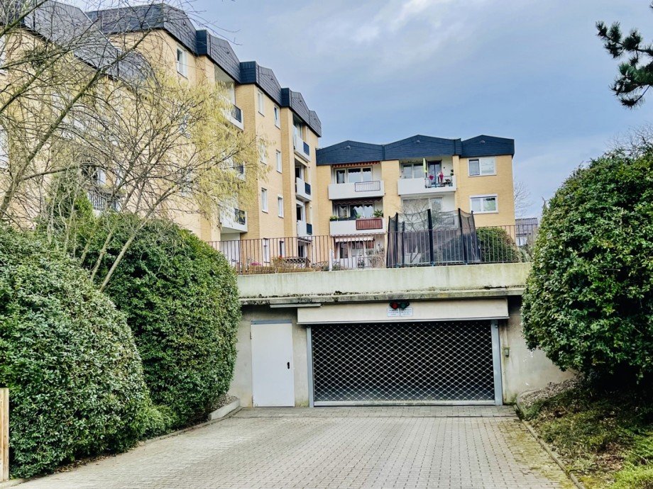 Zufahrt in die Tiefgarage Etagenwohnung Bonn / Lessenich