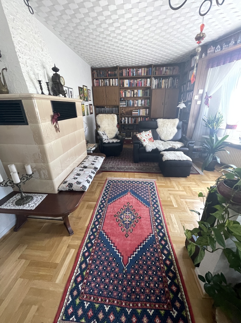 EG: Wohnzimmer Mehrfamilienhaus K�ln / Merheim