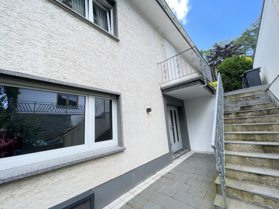 Separater Eingang UG Einfamilienhaus Puderbach / Bauscheid
