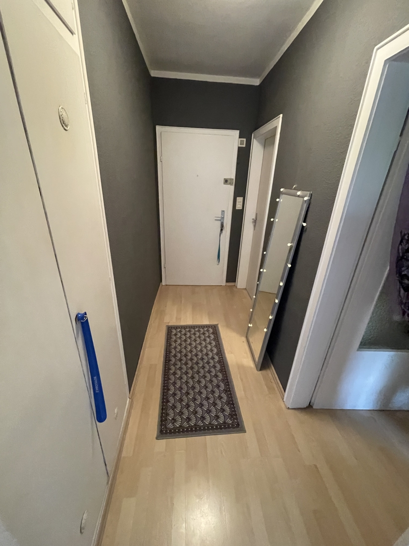 DG links - 2 Zimmerwohnung Mehrfamilienhaus K�ln / Niehl