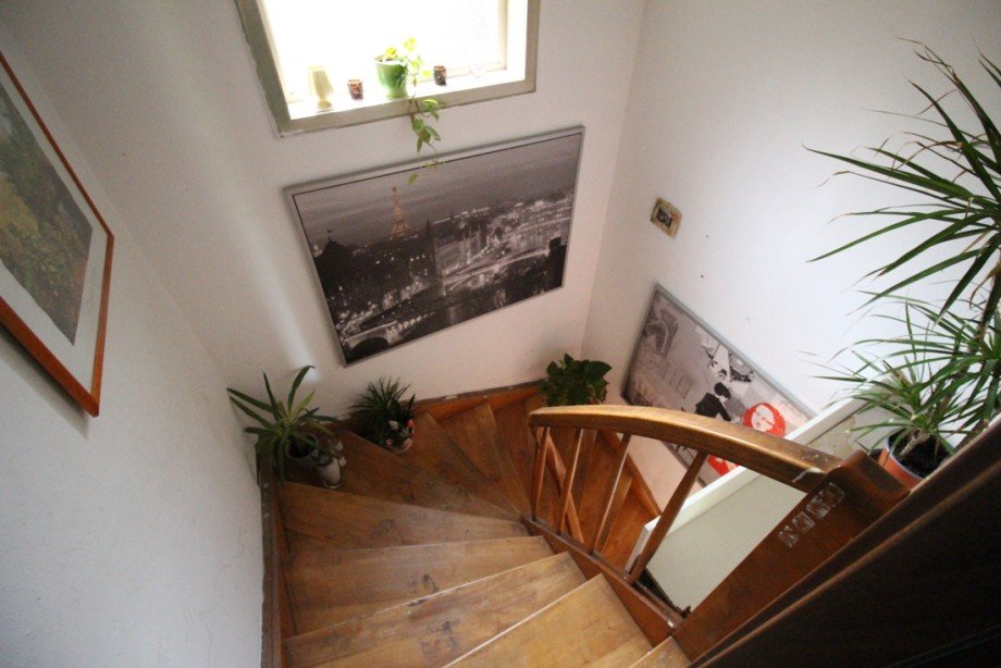Holztreppe f�hrt ins OG Einfamilienhaus Flammersfeld
