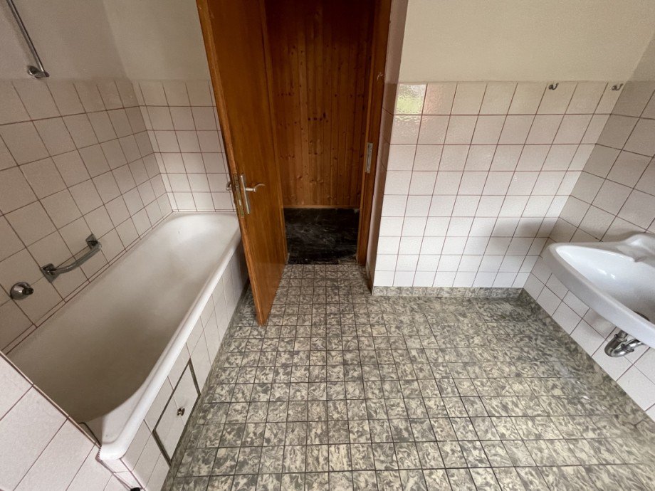 Wannenbad OG Einfamilienhaus Steimel / Alberthofen