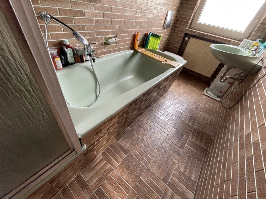 Badezimmer - DG Mehrfamilienhaus Neustadt (Wied)