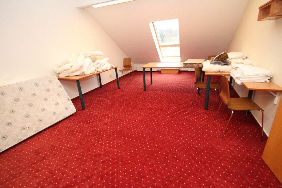 Dachgeschoss gro�er Raum Haus Hausen (Wied)