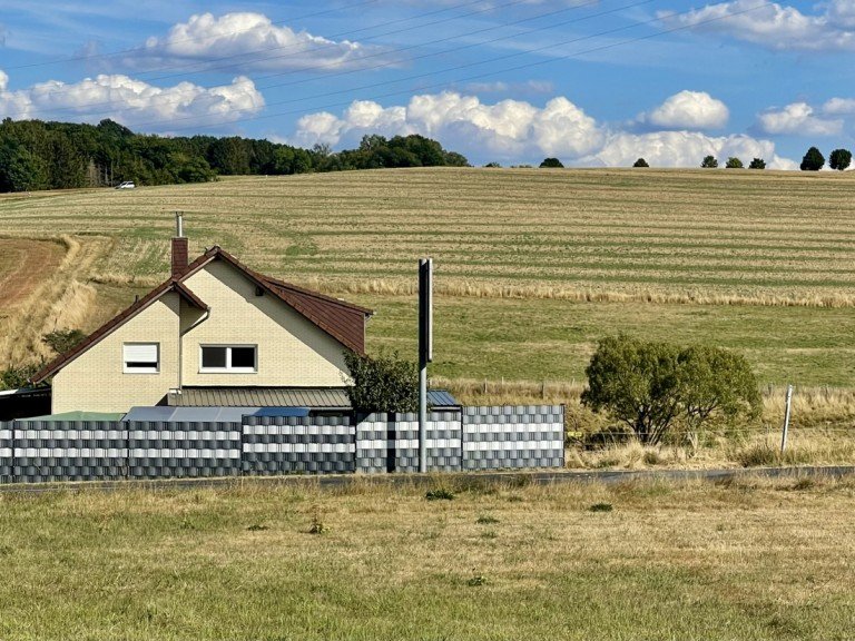  Oberirsen - Altenkirchen/Westerwald Einfamilienhaus Haus verkaufen Oberirsen! Wohnen vor den Toren der Stadt - Familienhaus am Ortsrand