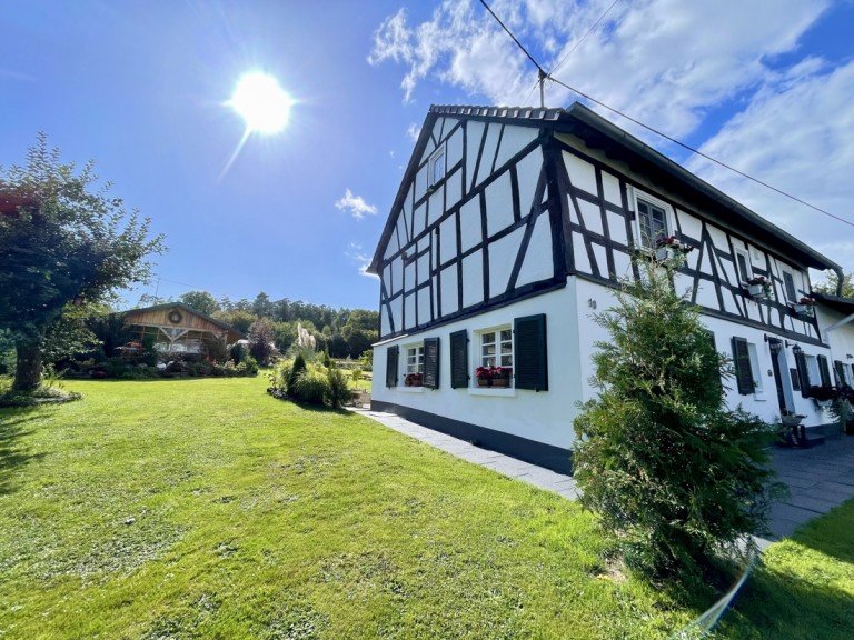 Herbst Puderbach - Altenkirchen/Westerwald Einfamilienhaus Haus verkaufen Puderbach! Fachwerk k�sst Moderne - Landhausjuwel in ruhiger Traumlage im Westerwald!