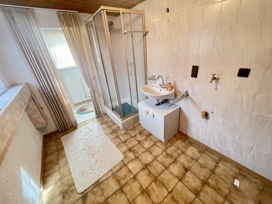 Duschbad im UG Einfamilienhaus Gro�maischeid
