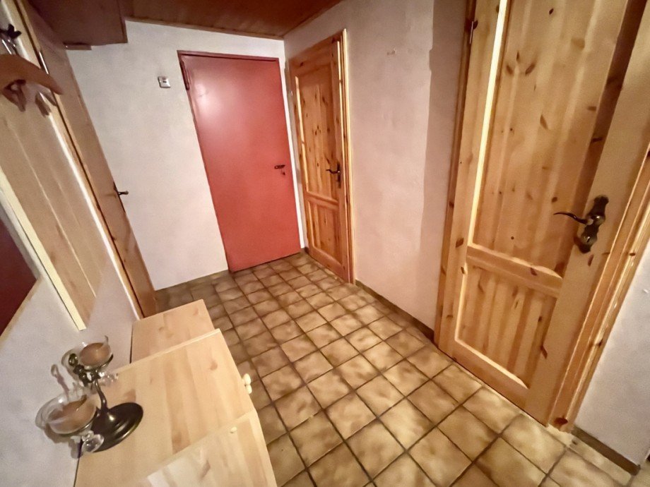 Flur im UG Einfamilienhaus Gro�maischeid