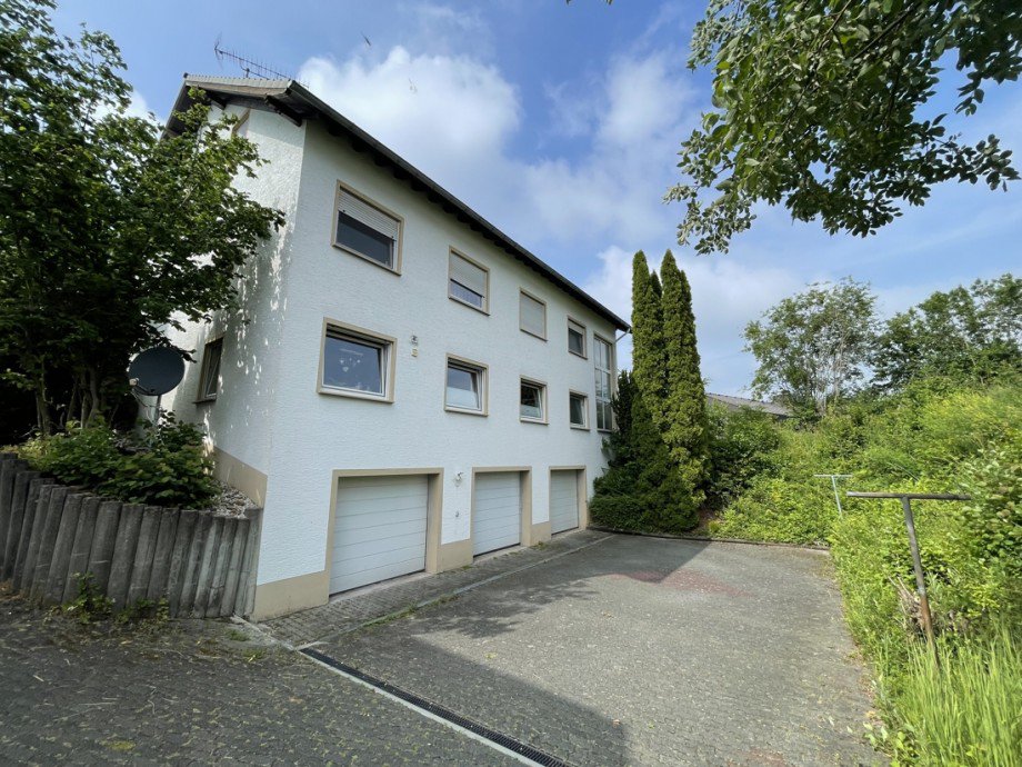Zufahrt zu den Garagen Mehrfamilienhaus Neustadt (Wied)