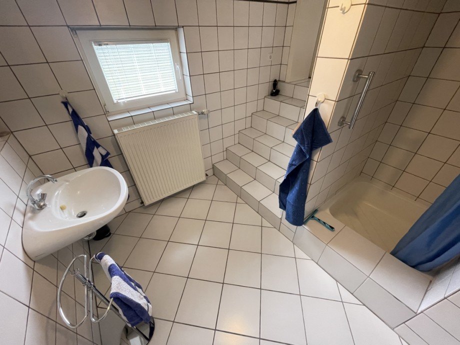 neutrales Bad Einfamilienhaus Oberraden / Niederraden