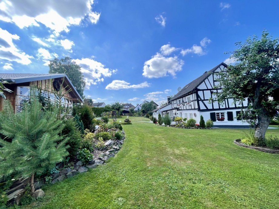 Wohnen im eigenen Park Einfamilienhaus Puderbach