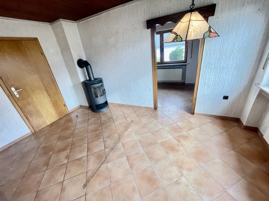 Einzelofen im Esszimmer Einfamilienhaus Gro�maischeid