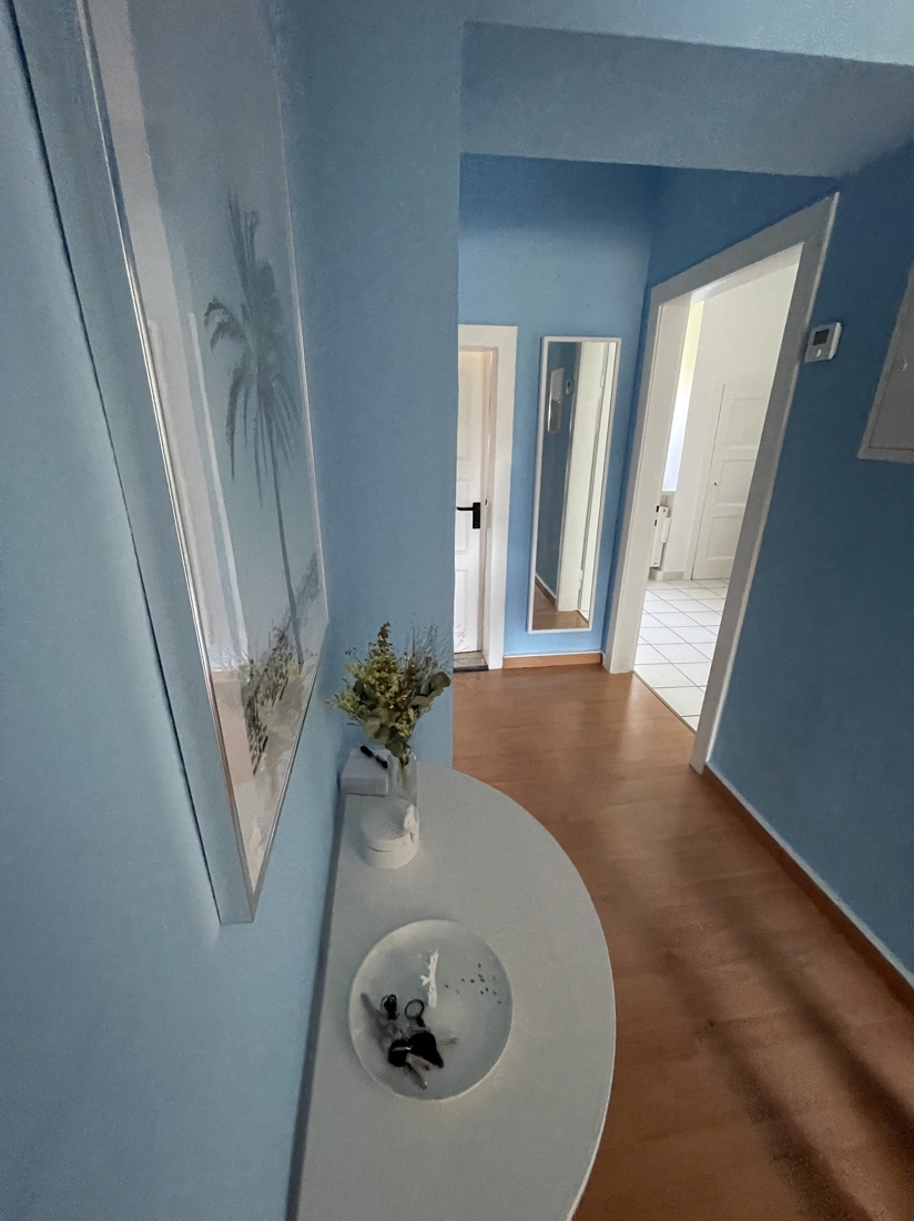 2 OG Flur Mehrfamilienhaus K�ln / Merheim