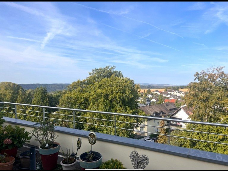 Traumblick! Ehlscheid - Neuwied Penthousewohnung Oben wohnen, weit blicken: attraktives Penthouse im Naturpark - ideale Kapitalanlage!