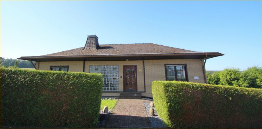 Frontansicht Einfamilienhaus Raubach