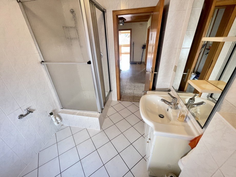 Duschbad im EG Einfamilienhaus Gro�maischeid