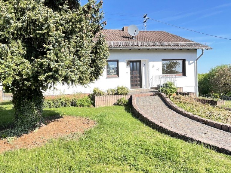  Epgert - Neuwied Einfamilienhaus Haus verkaufen Epert! Charmant & l�ndlich: Kompakter Bungalow in Ortsrandlage + Blick!
