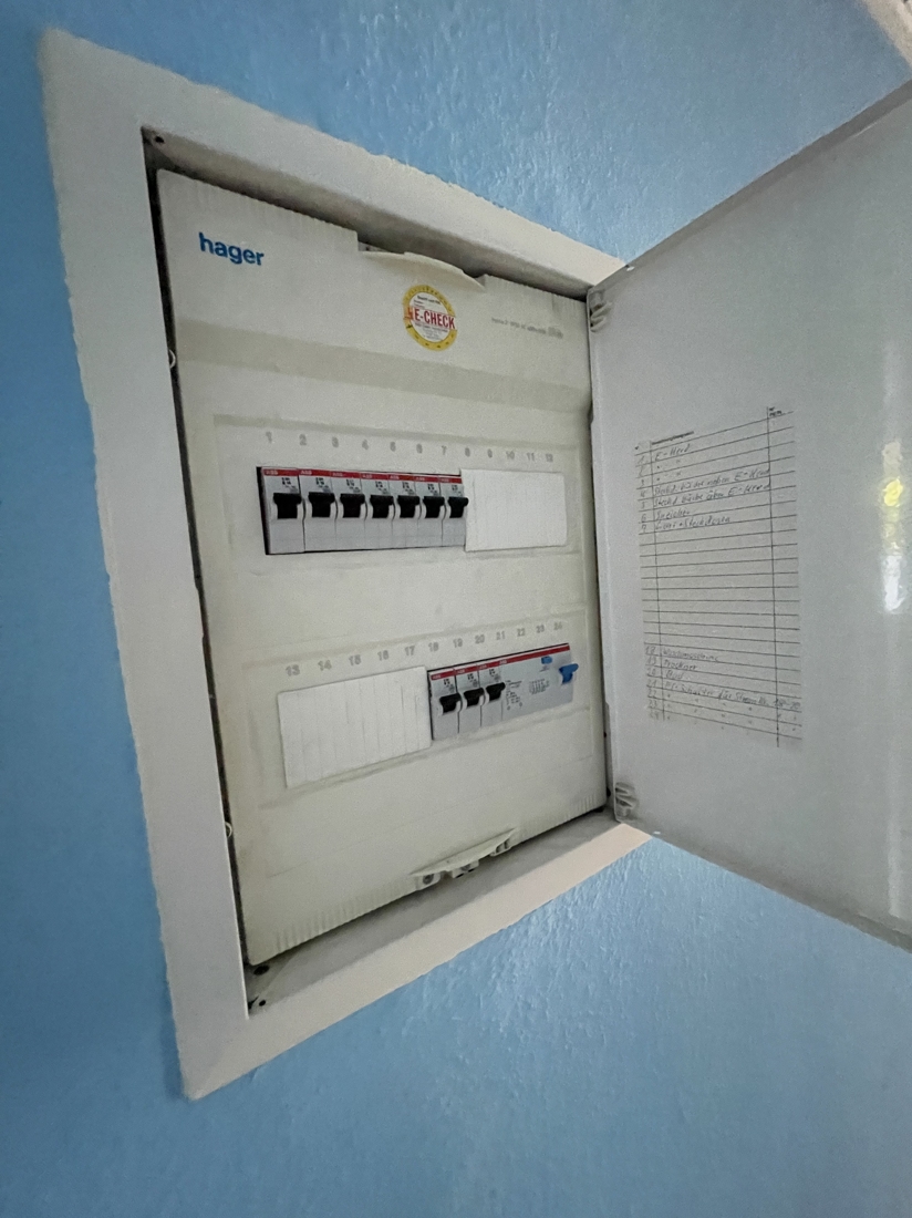 2 OG Sicherungskasten Mehrfamilienhaus K�ln / Merheim